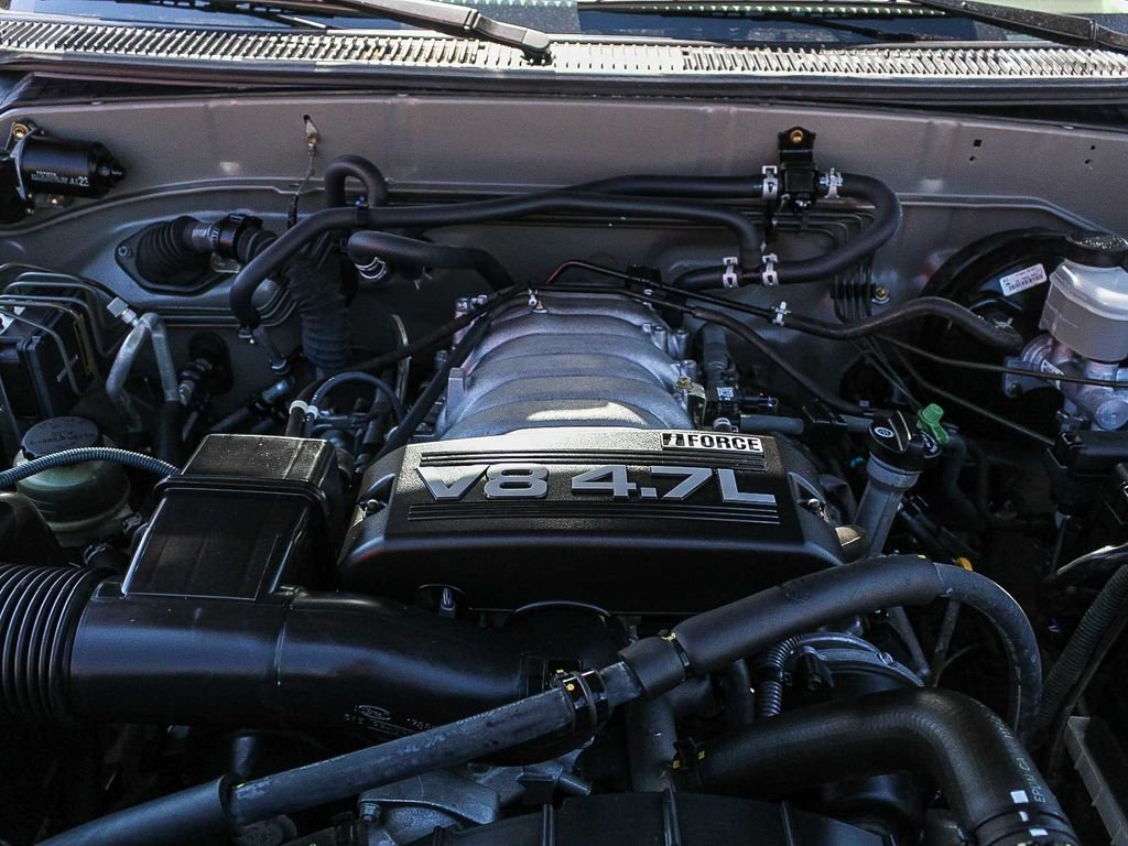 Used 2004 Gold Toyota SR5 image 28