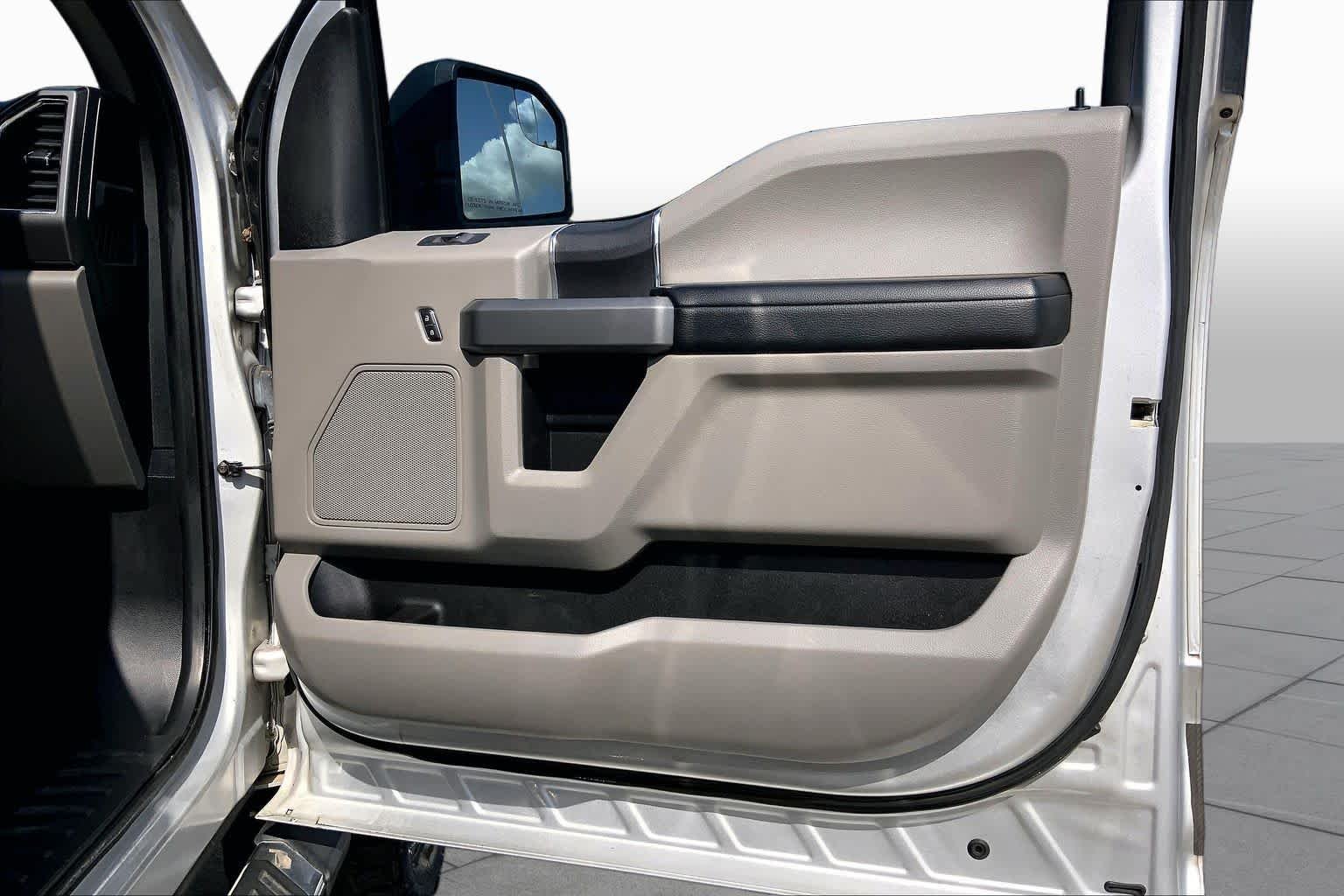 Used 2016 Ingot Silver Metallic Ford XLT image 22
