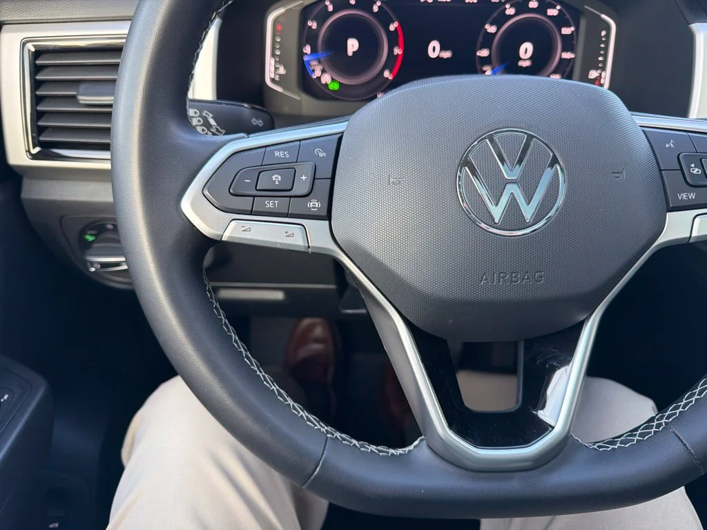 Used 2022 Gray Volkswagen 3.6L V6 SE w/Technology image 14