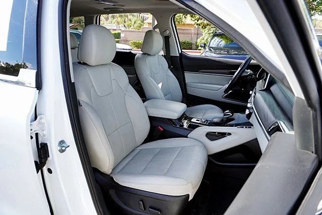 Used 2021 White Kia EX image 11