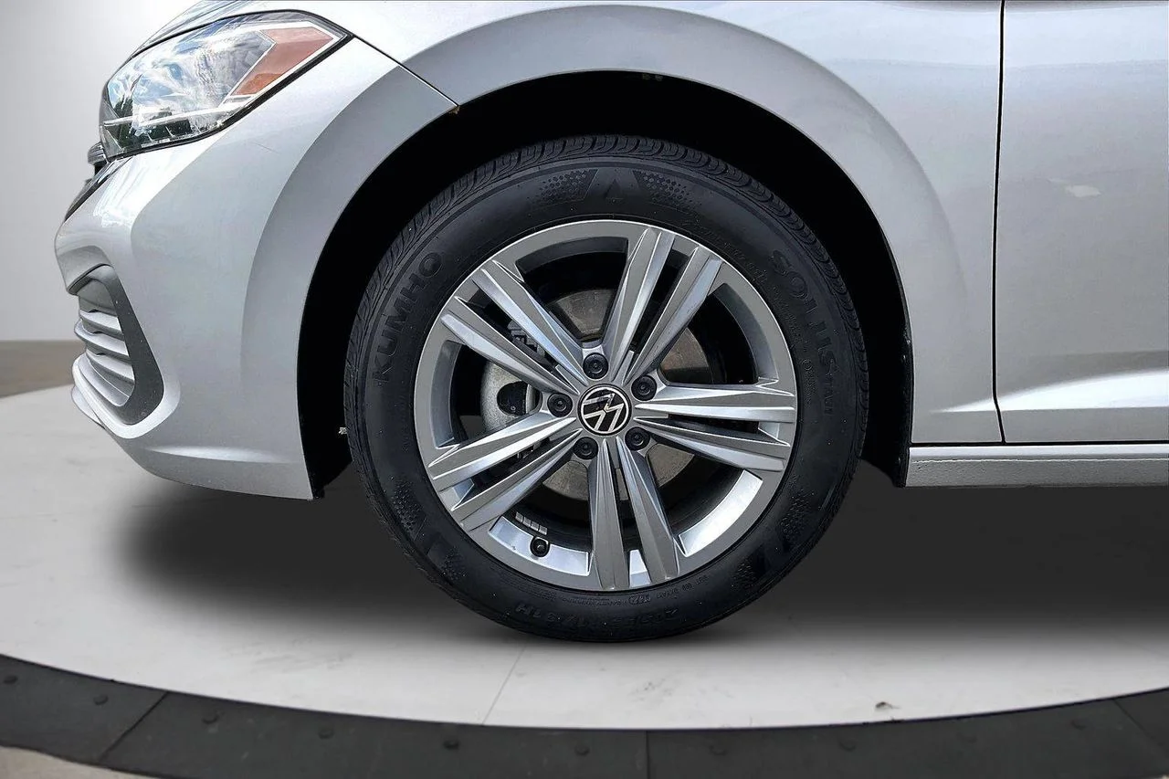 Certified Used 2024 Silver Volkswagen 1.5T SE image 33