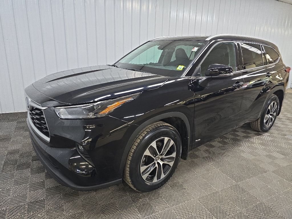 Used 2022 Black Toyota XLE image 8