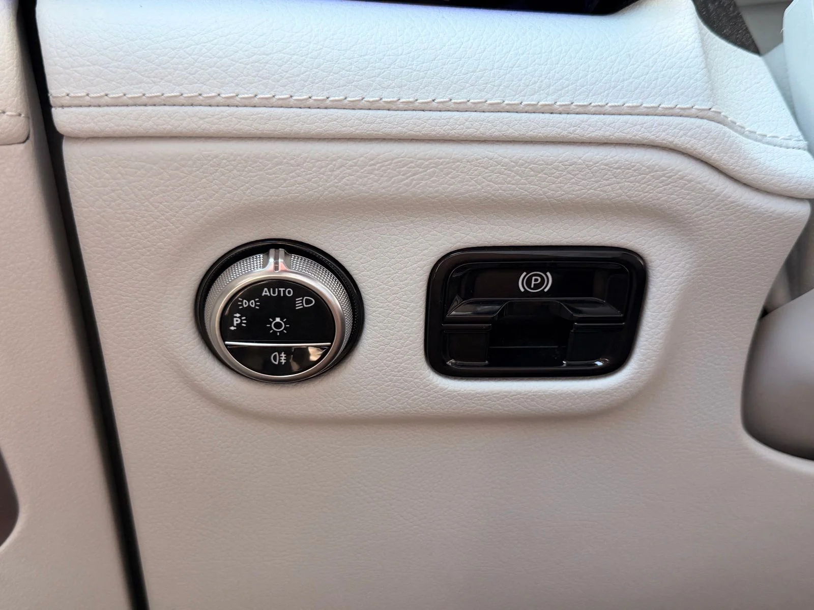 Used 2023 Twilight Blue Metallic Mercedes-Benz 500 SUV image 22