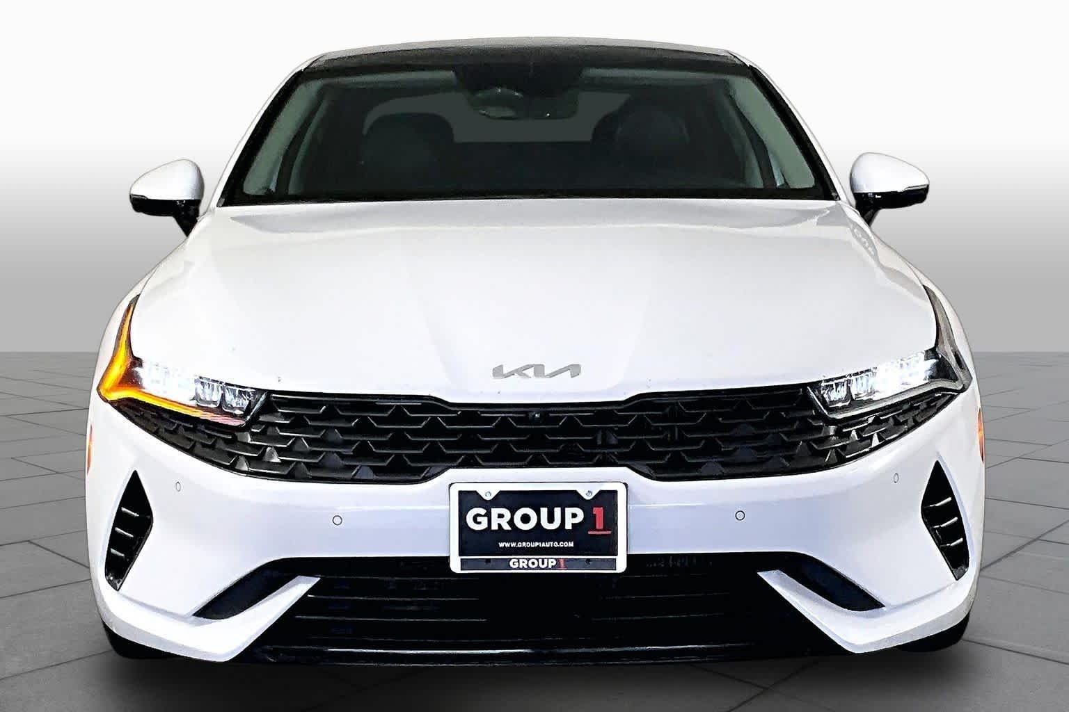 Used 2022 Glacial White Pearl Kia EX image 4
