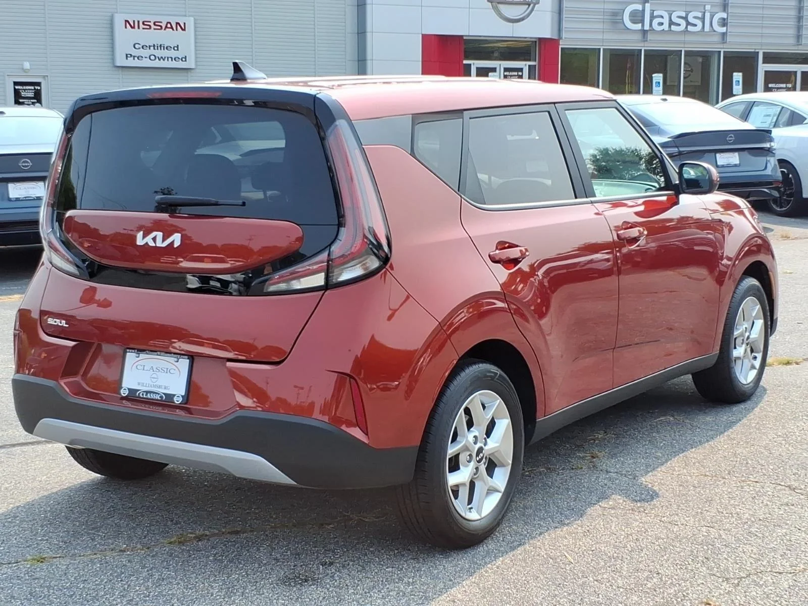 Used 2024 Mars Orange Kia LX image 7