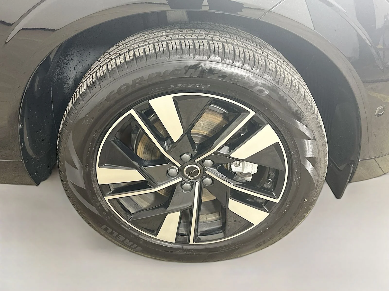2026 Volvo XC60 Plus - Photo 10