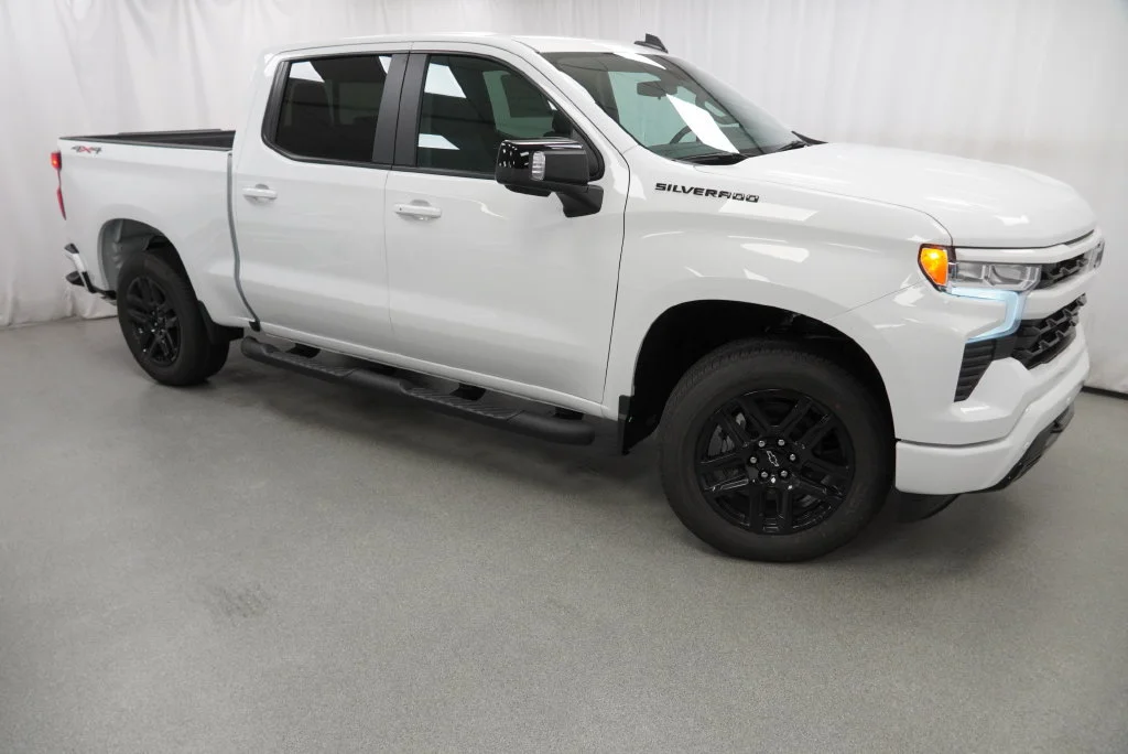 New 2026 Summit White Chevrolet RST image 6