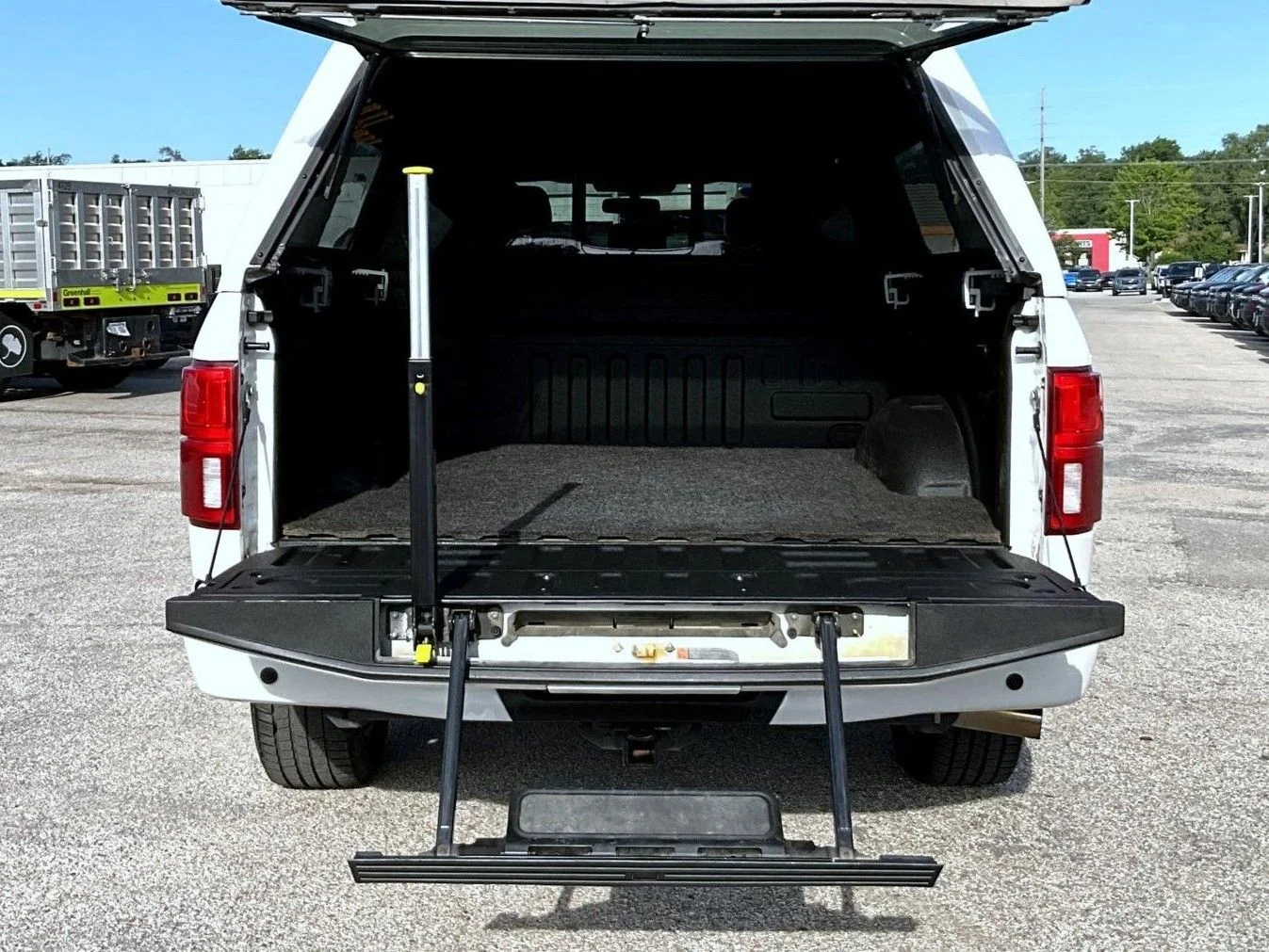 Used 2018 White Ford Platinum image 11