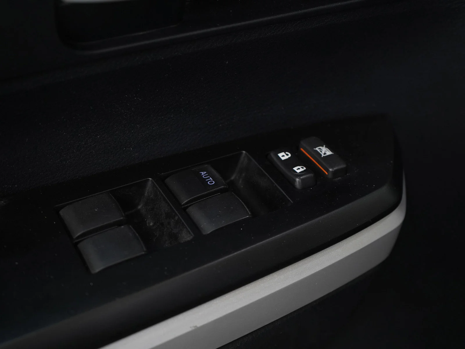 Used 2018 Cement Toyota SR5 image 23