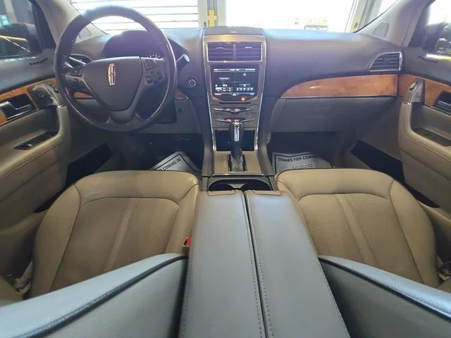 Used 2012 Gray Lincoln Base image 21