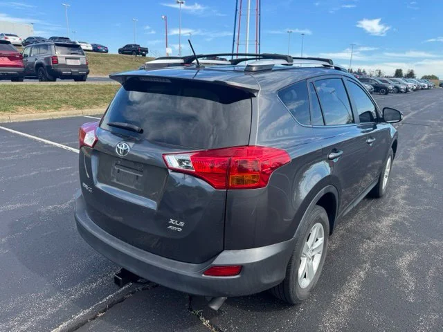 Used 2013 Magnetic Gray Metallic Toyota XLE image 3