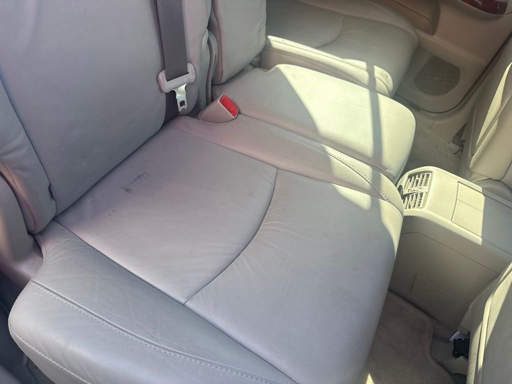 Used 2004 Blue Lexus 330 image 32