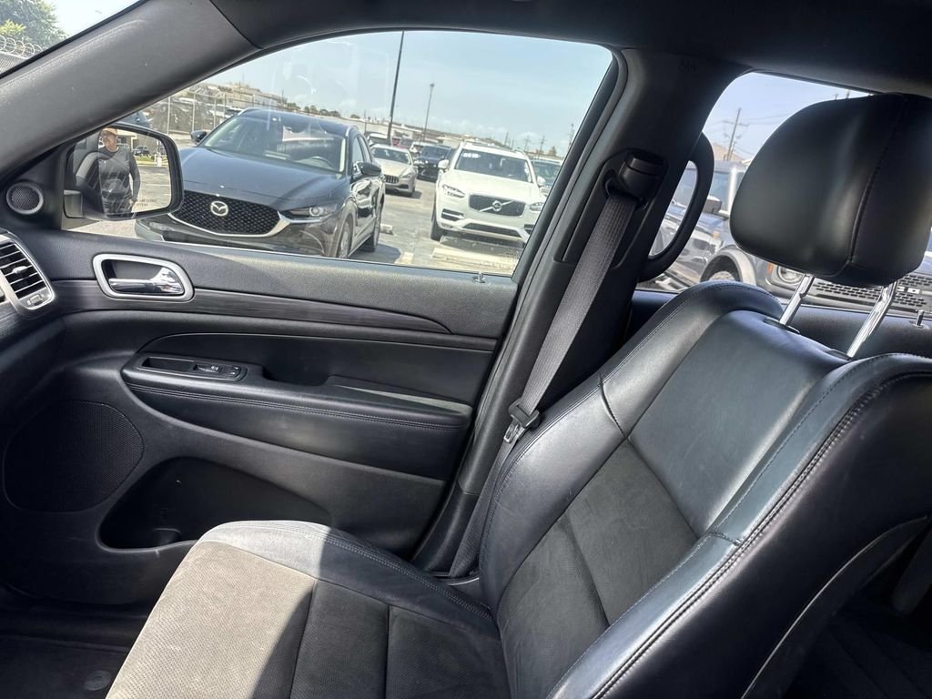 Used 2019 White Jeep Altitude image 15