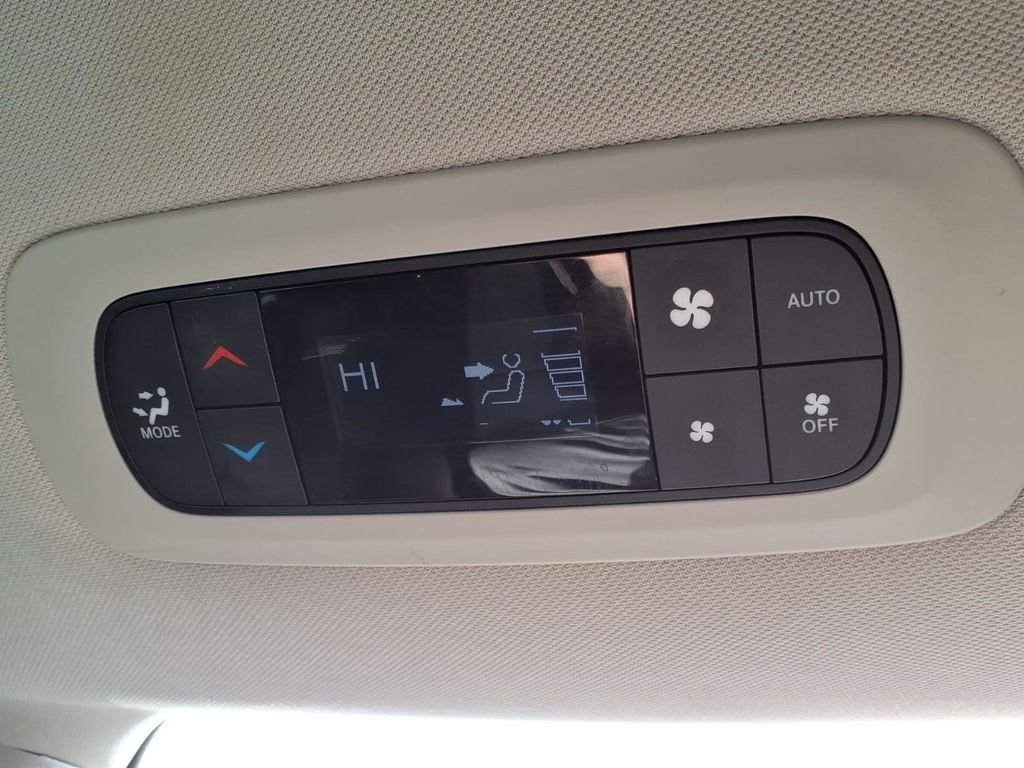 Used 2024 Silver Mist Clearcoat Chrysler Touring L w/heated leather seats image 29