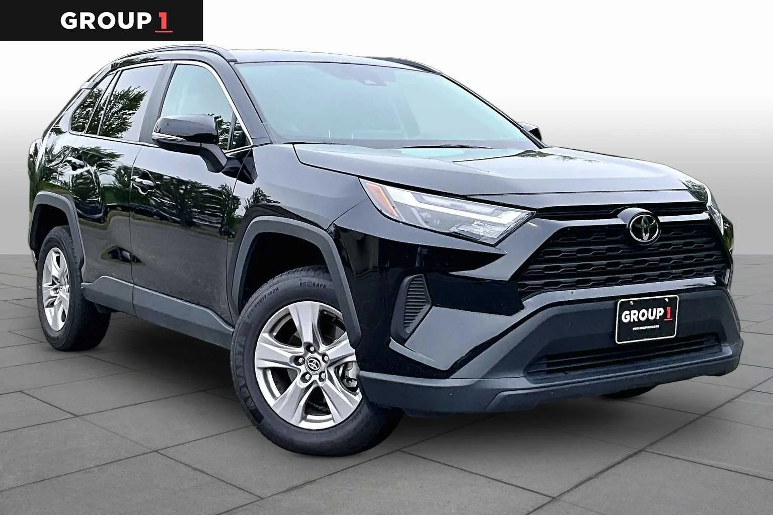 Used 2025 Midnight Black Metallic Toyota XLE image 3