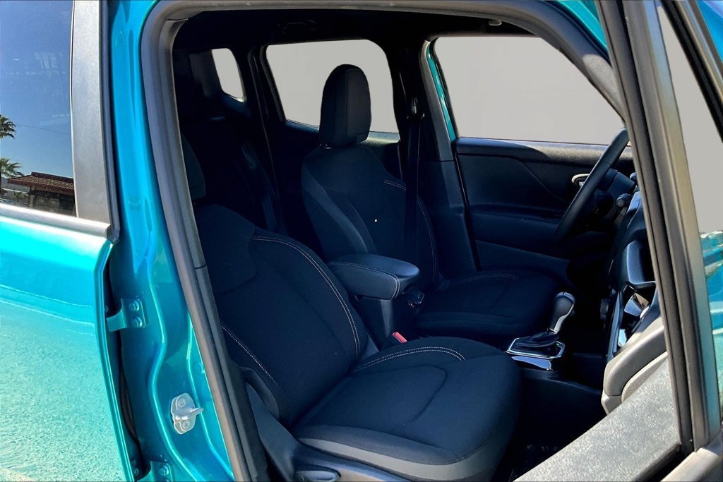 Used 2022 Teal Jeep Altitude image 28