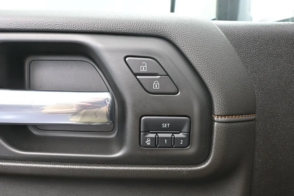 Used 2022 Green GMC AT4 image 25