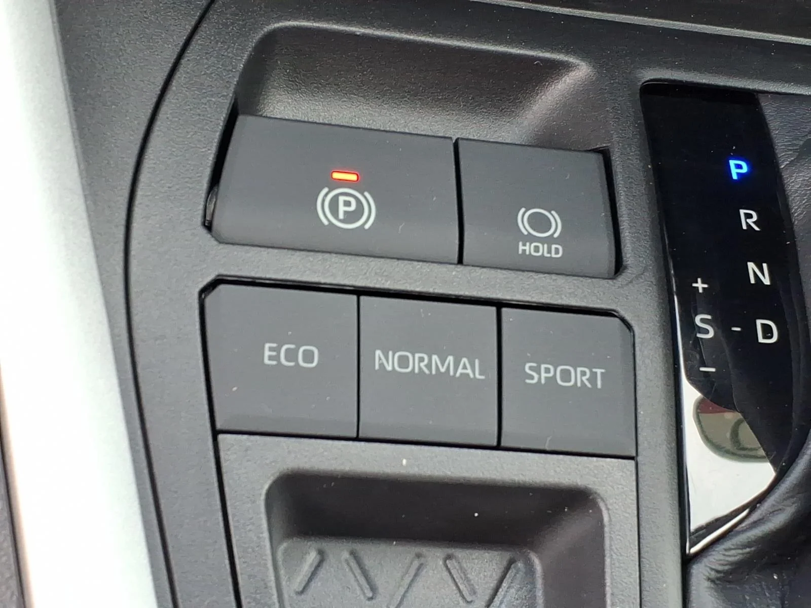 Used 2022 Magnetic Gray Metallic Toyota LE image 7