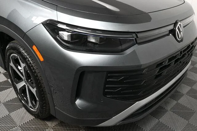 New 2026 Platinum Gray Metallic Volkswagen SE image 35