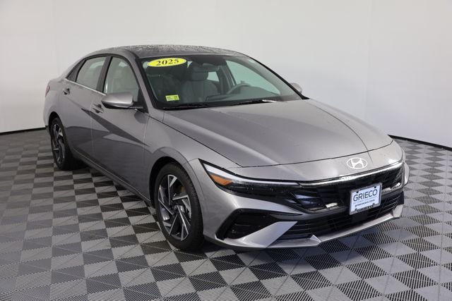 Certified Used 2025 Silver Hyundai SEL Convenience image 1