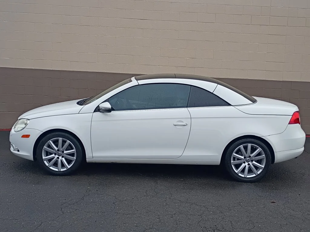 Used 2009 Candy White Volkswagen Komfort Edition image 9