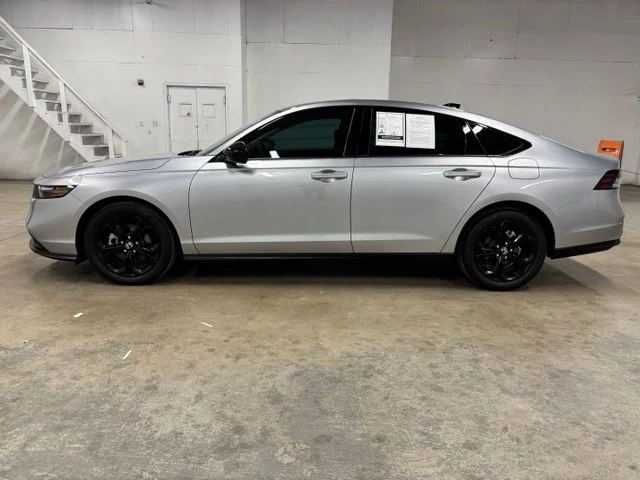 Used 2025  Honda SE image 4