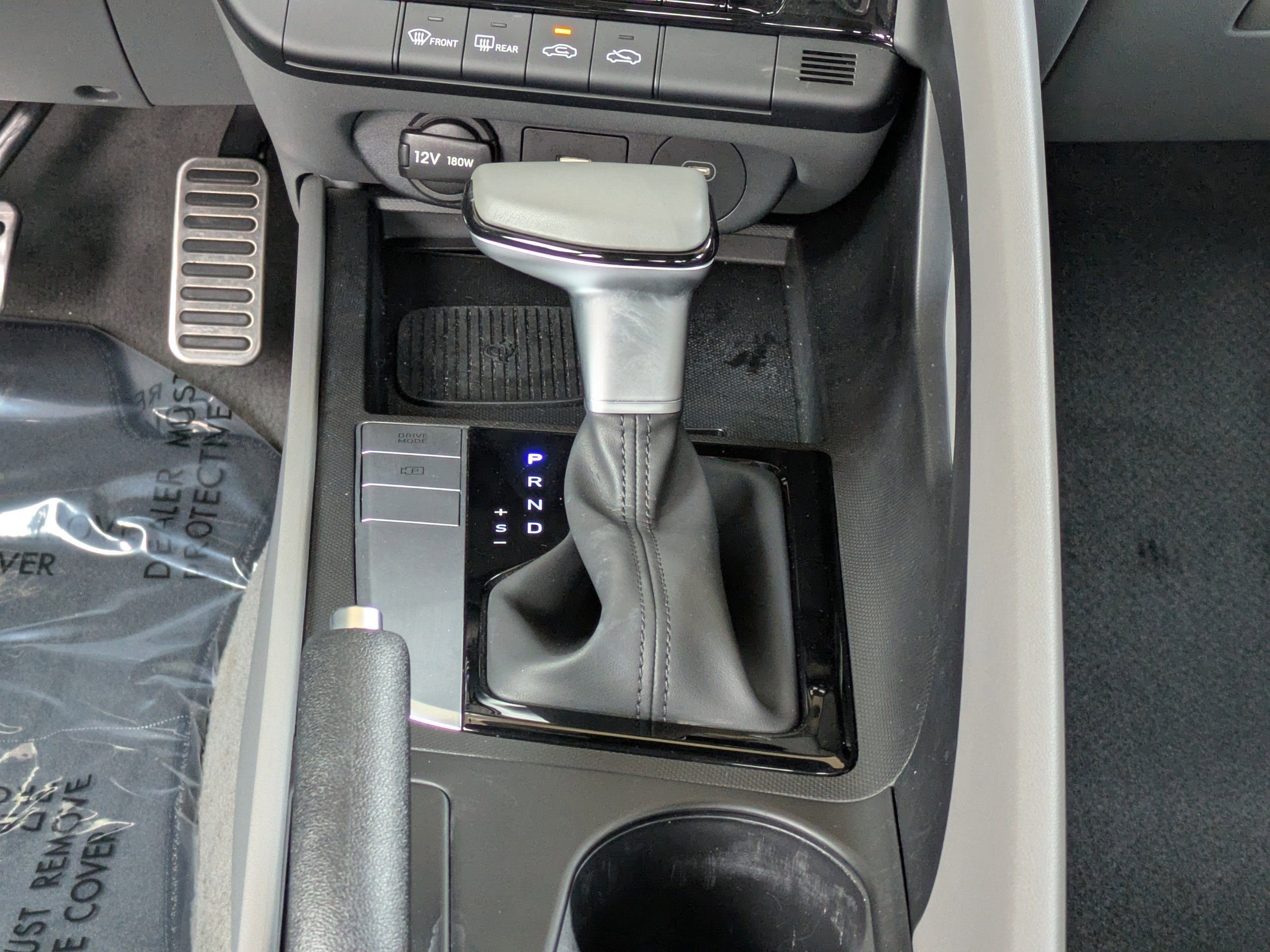 2025 Hyundai Elantra SEL - Photo 17