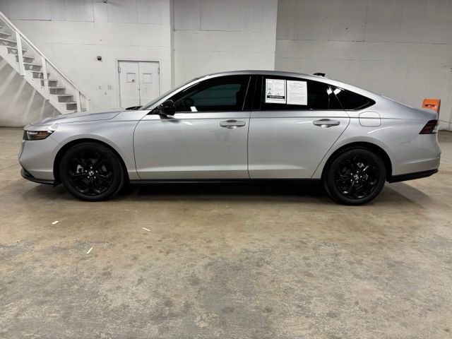 Used 2025  Honda SE image 4