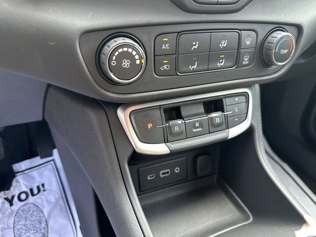 2024 GMC TERRAIN - Image 13