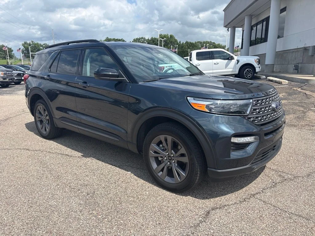 2023 Ford Explorer XLT 4WD's photo