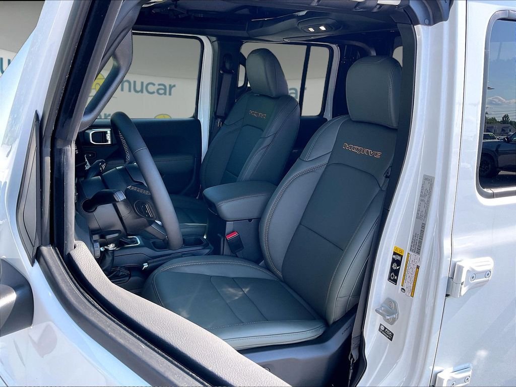 New 2026 Bright White Clear-Coat Exterior Paint Jeep Mojave image 10