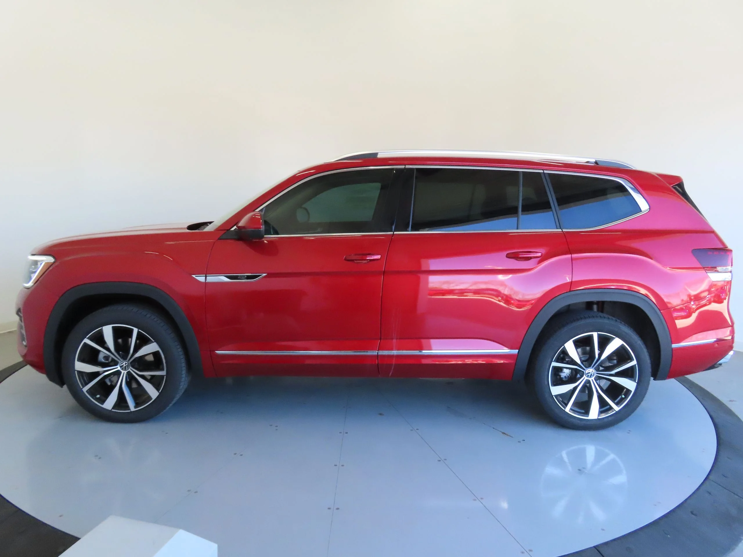 2025 Volkswagen Atlas SEL Premium R-Line - Photo 8
