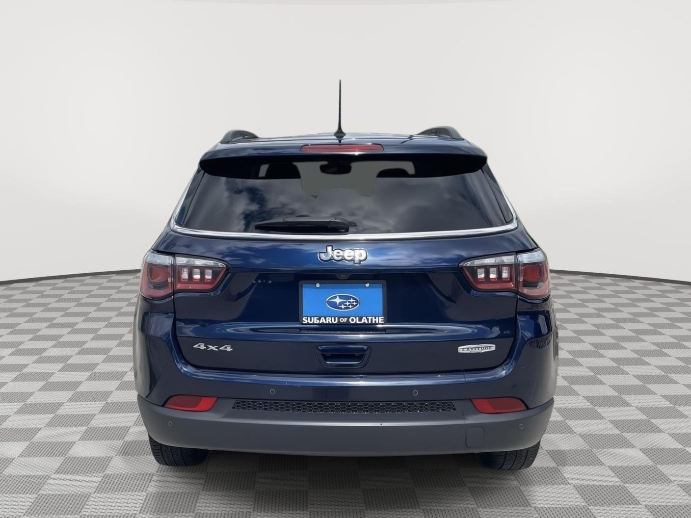 Used 2018 Jazz Blue Pearlcoat Jeep Latitude image 13