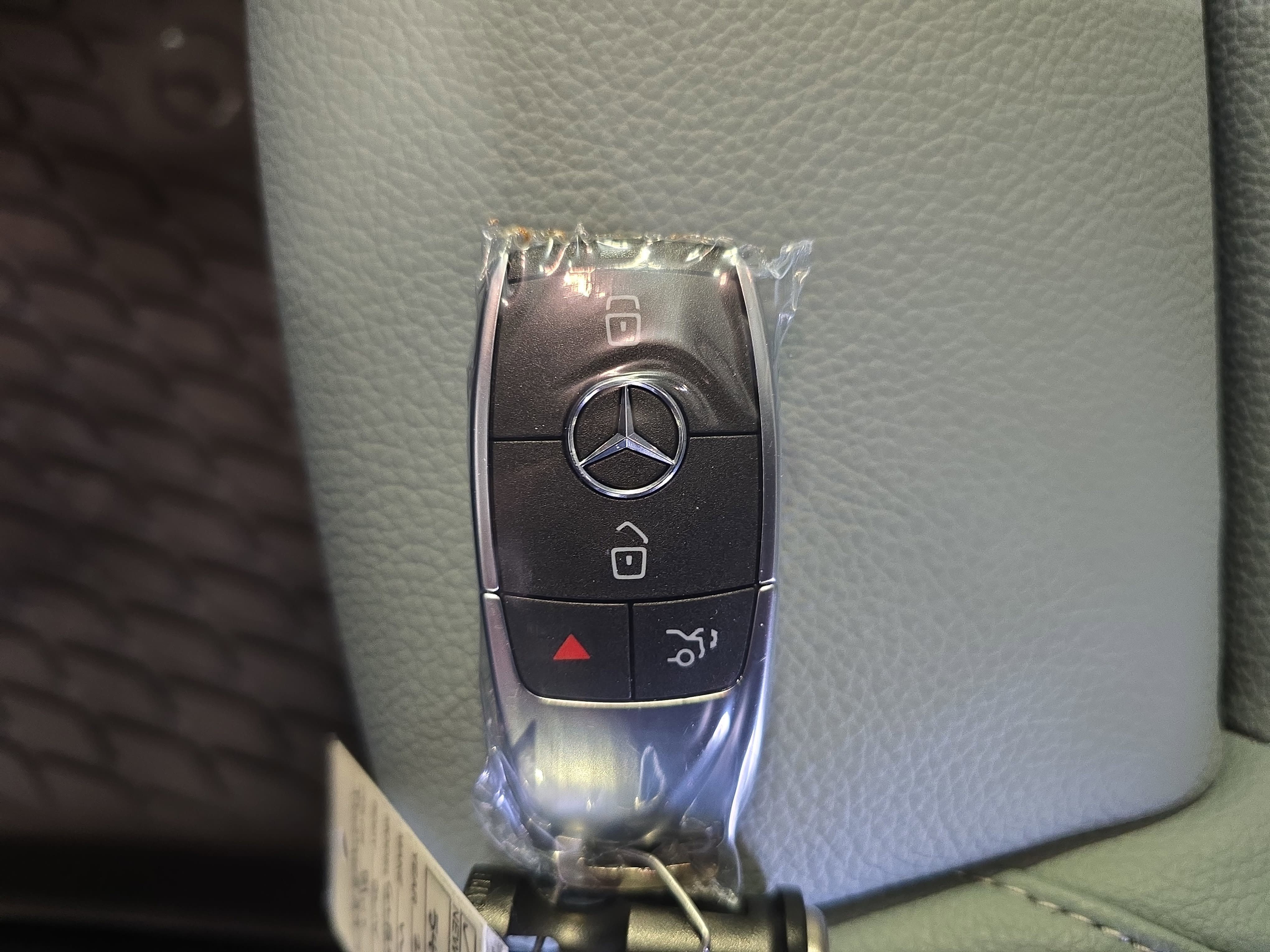 New 2026 Starling Blue Metallic Mercedes-Benz GLB250 image 36