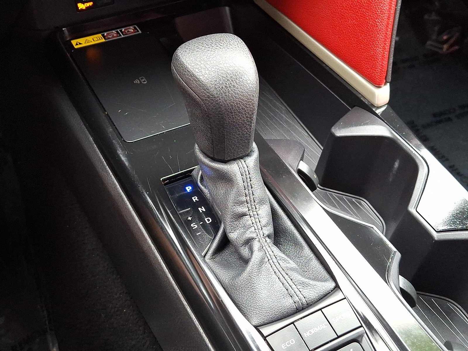 Used 2025 Ice Cap Toyota LE image 13