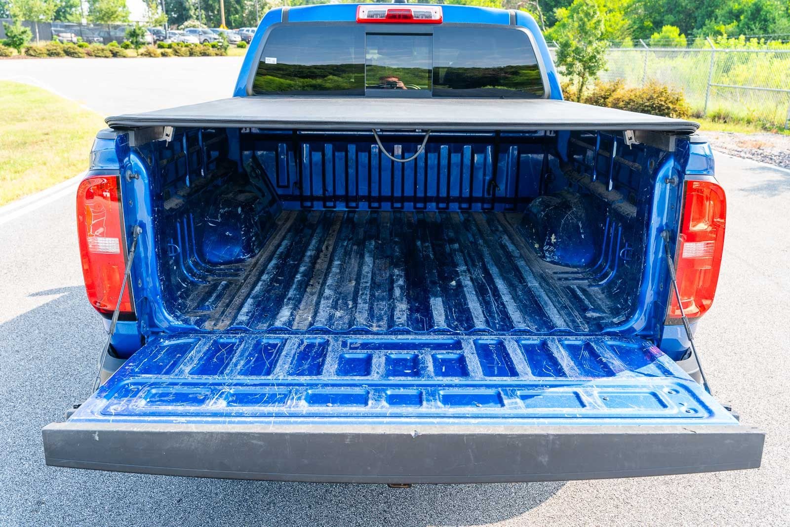 Used 2018 Blue Chevrolet Z71 image 15