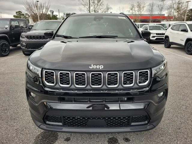 New 2026 Diamond Black Crystal Pearl-Coat Exterior Paint Jeep Latitude image 20