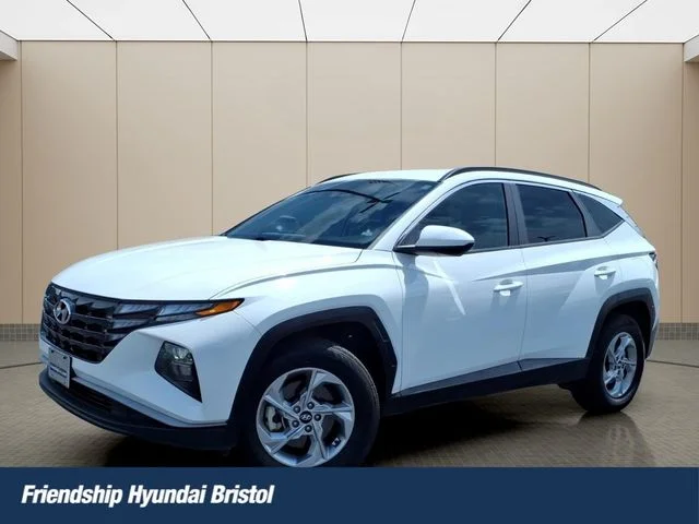 Used 2024 White Hyundai SEL image 1