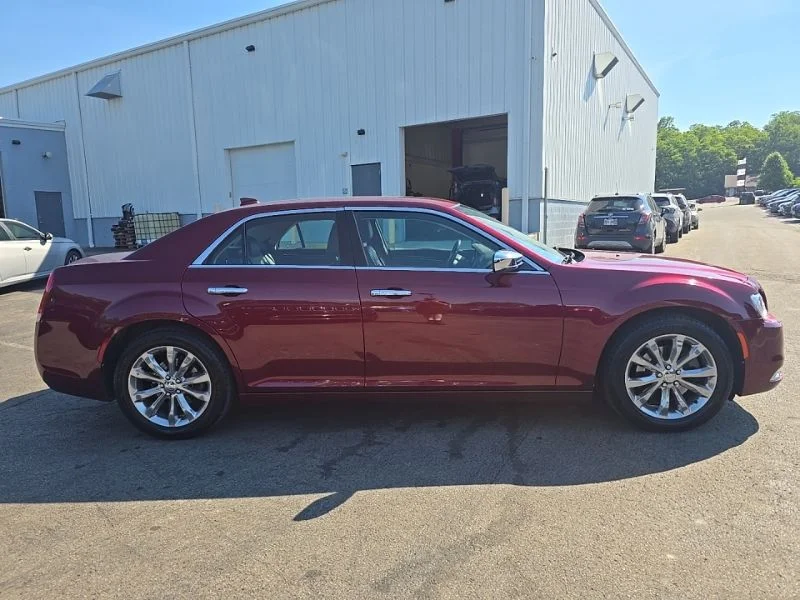 Used 2018 Red Chrysler Limited image 9