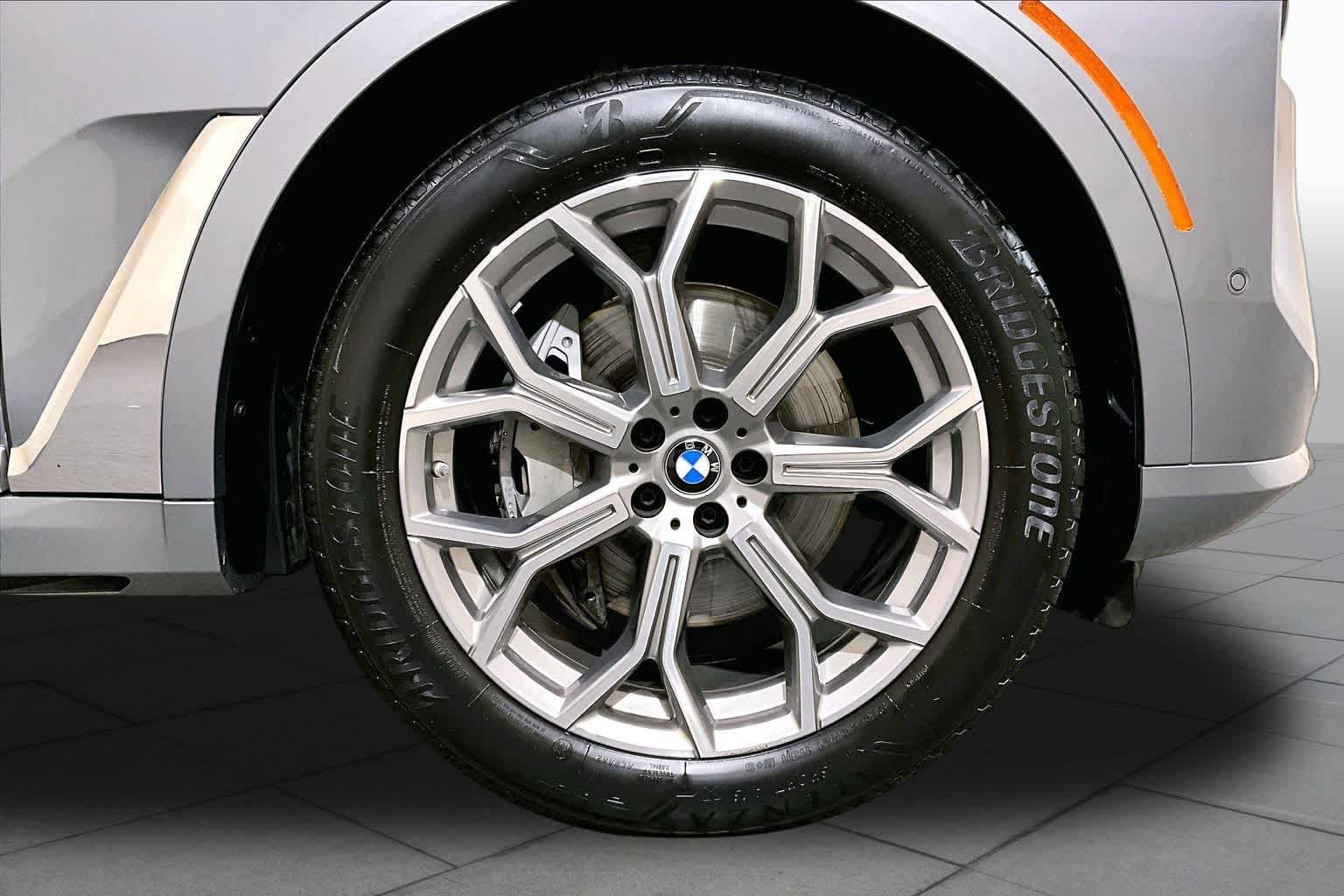 Used 2026 Skyscraper Grey Metallic BMW xDrive40i image 10