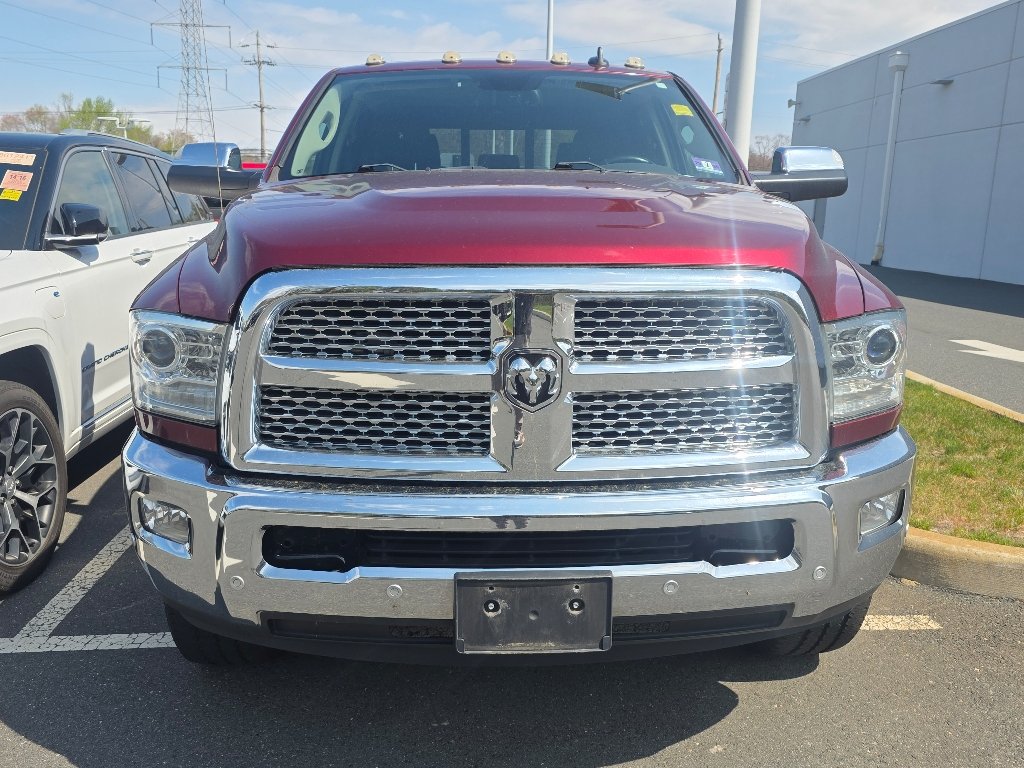 Used 2018 Delmonico Red Pearl Coat Ram Laramie image 2