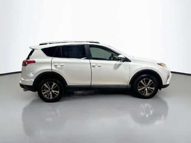 Used 2017 White Toyota XLE image 6