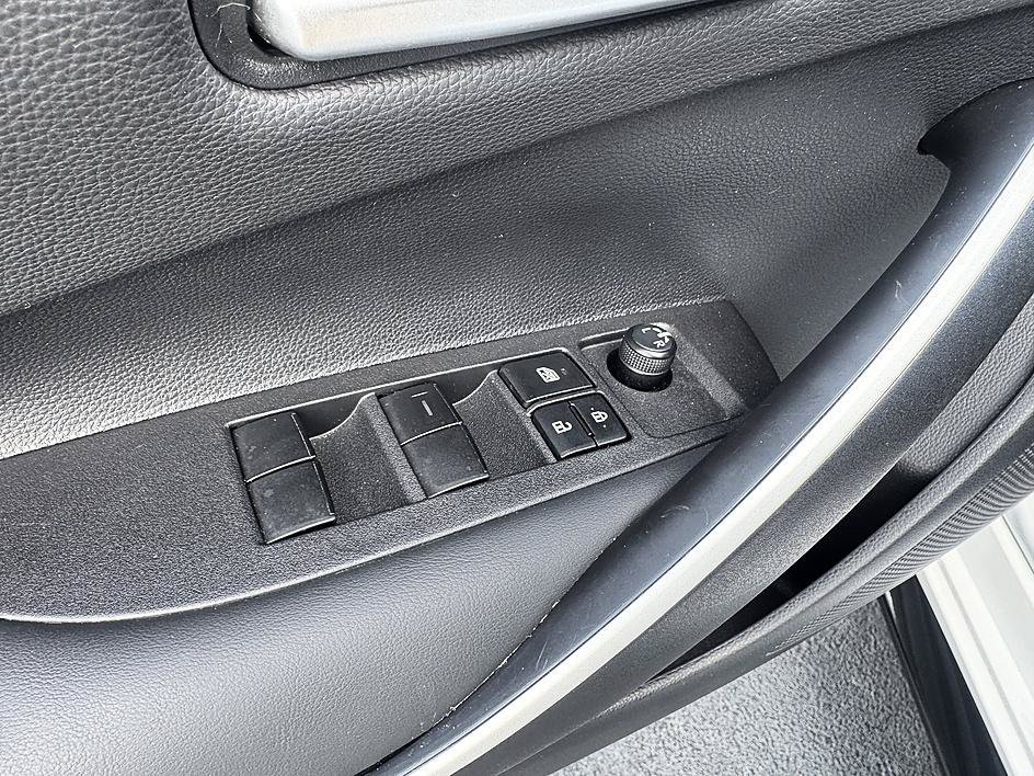 Used 2025 Ice Toyota SE image 8