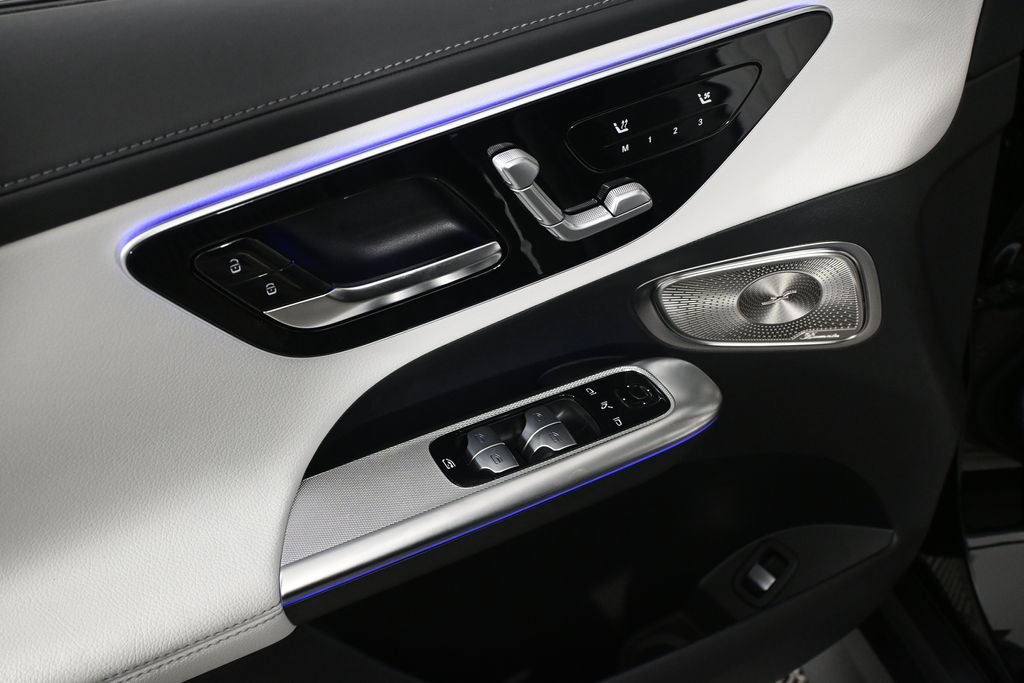 New 2026 Obsidian Black Metallic Mercedes-Benz GLC 300 image 8