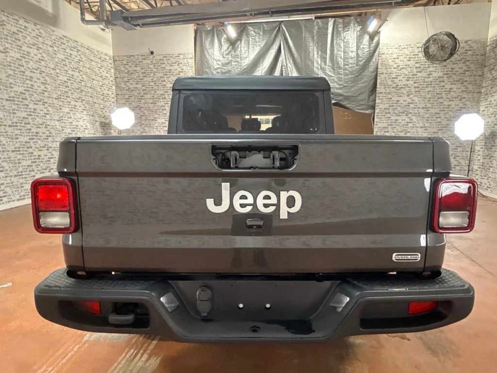 Used 2023 Granite Crystal Metallic Clearcoat Jeep Overland image 6