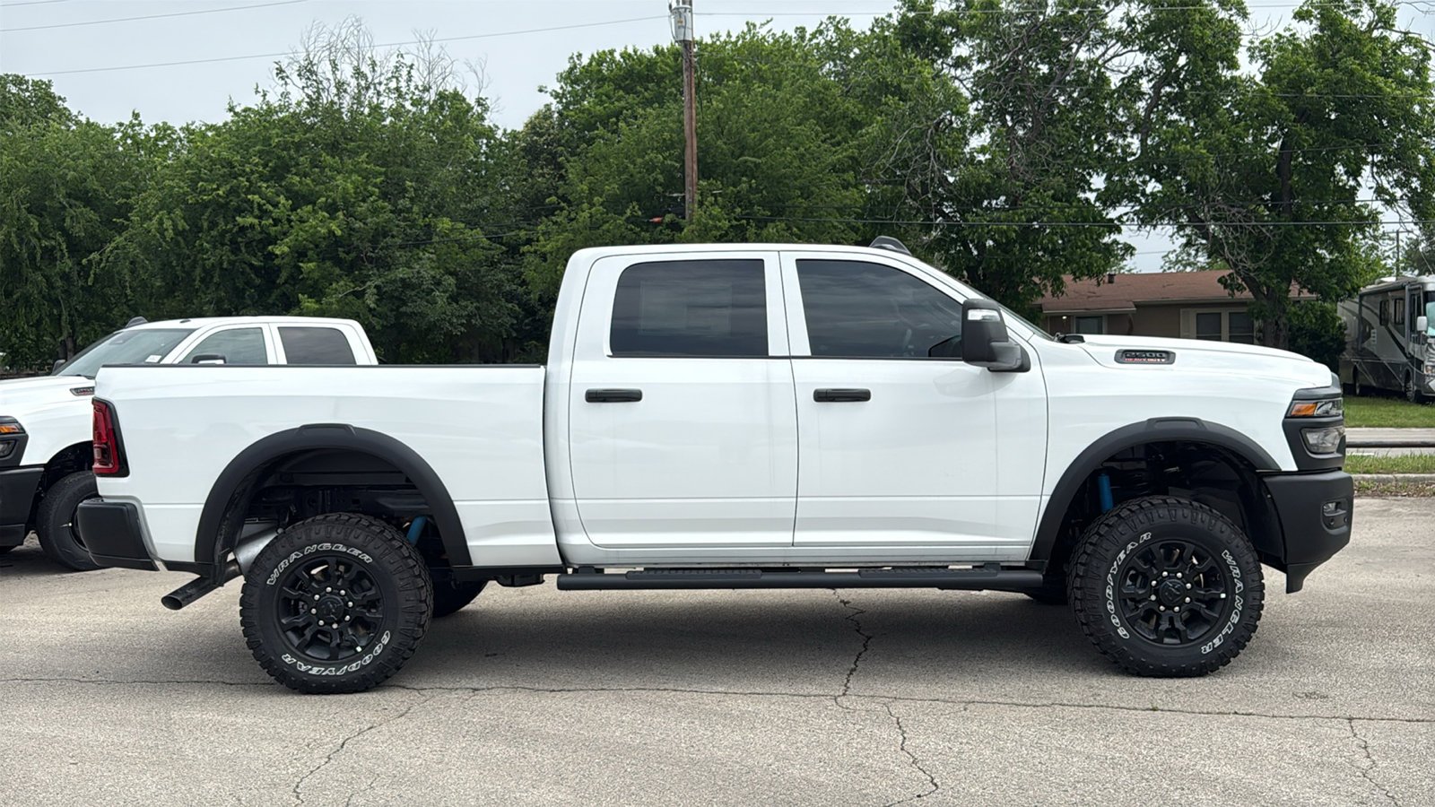 New 2026 Bright White Clear-Coat Exterior Paint RAM Tradesman image 4
