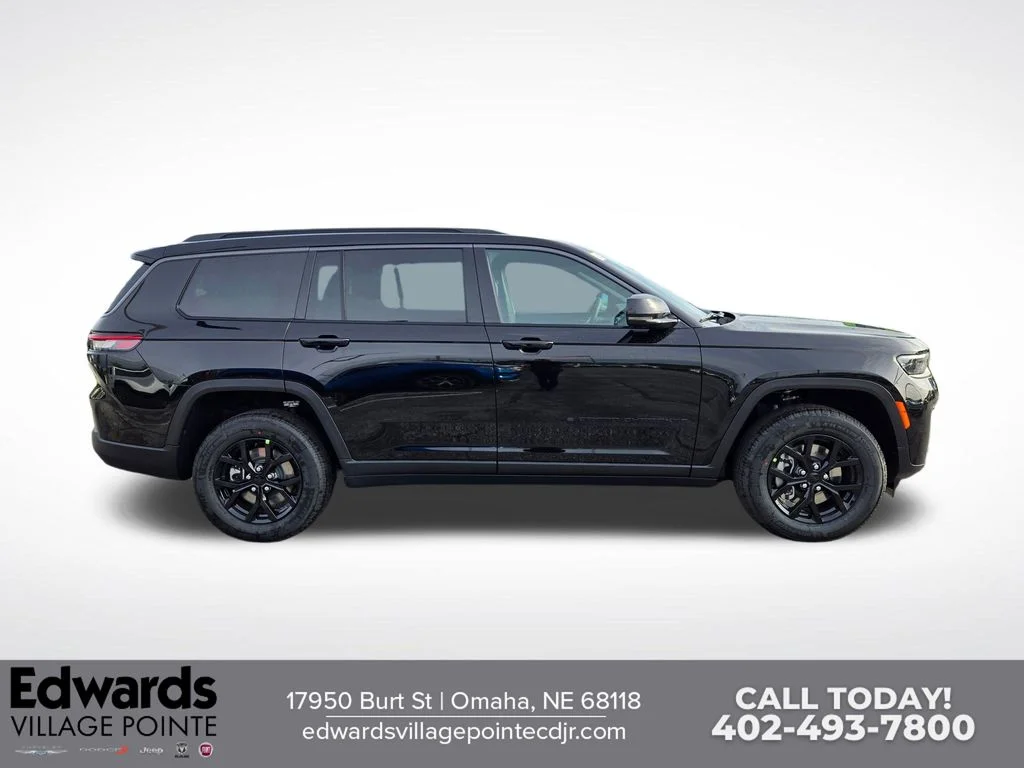 New 2026 Diamond Black Crystal Pearl-Coat Exterior Paint Jeep Altitude image 2