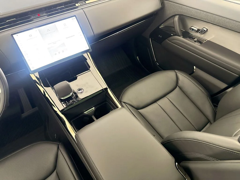 New 2026 Carpathian Grey Land Rover SE image 23