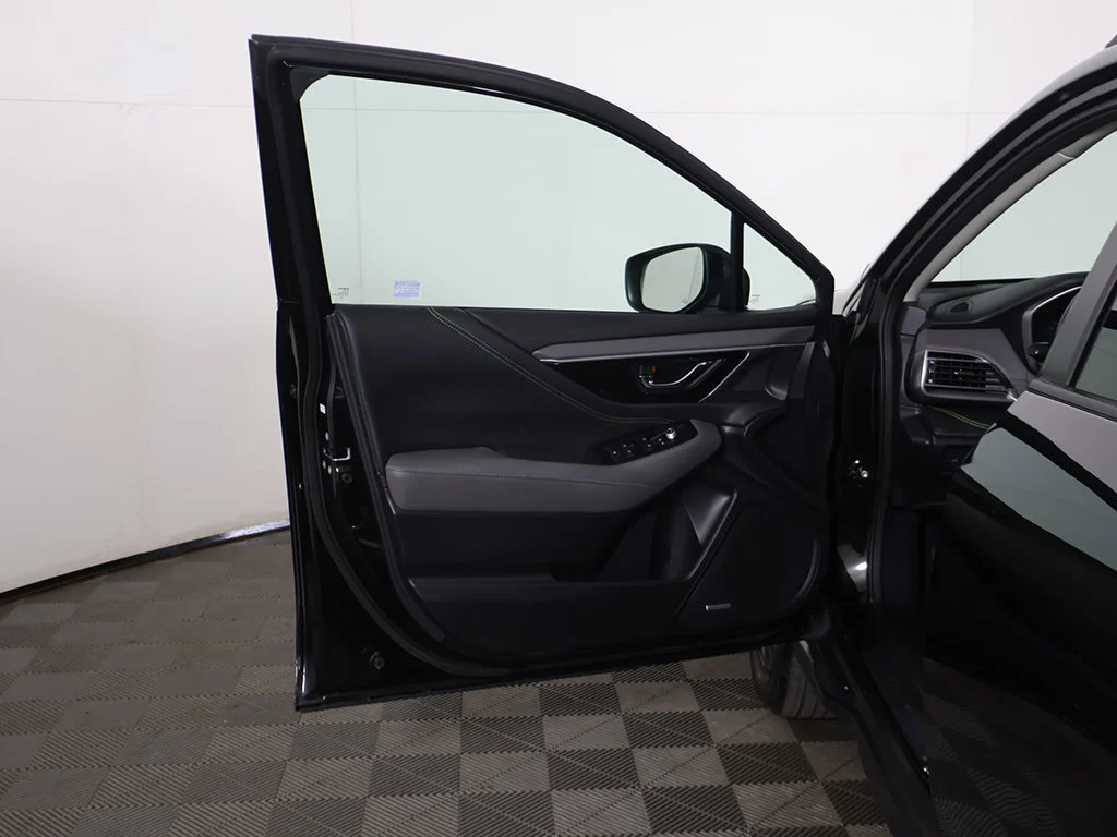 Used 2025 Black Subaru Onyx Edition image 21