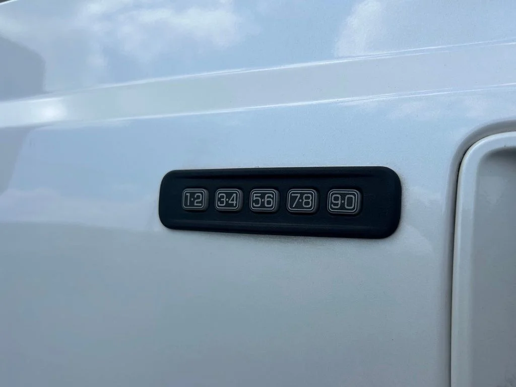 Used 2016 White Platinum Clearcoat Metallic Ford Lariat image 13